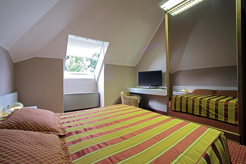 Hotel I Diamanti Garlasco Стая снимка